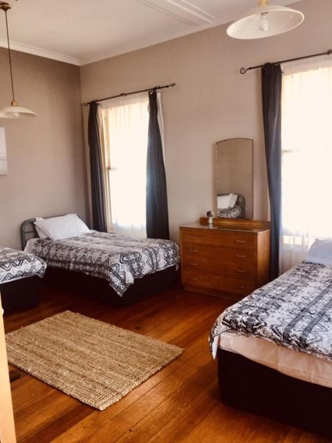 Harbourview Hotel Раглан Экстерьер фото